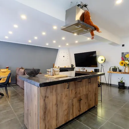 House4you Moderno * לאגוּ‏ש